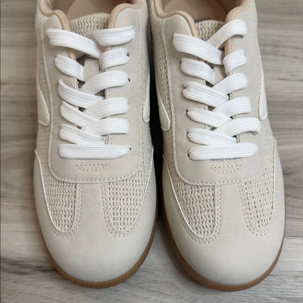 NWOT Dolce Vita Beige Casual Sneakers with White Laces Siz 8.5 Womens - Picture 4 of 16